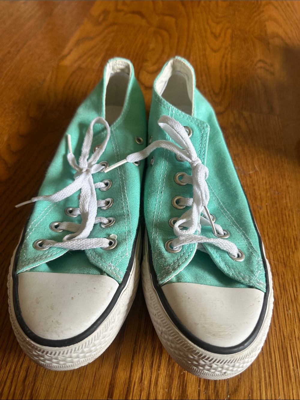 Classic Mint Canvas Sneakers - Casual Women's Lace-Up